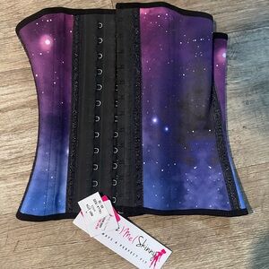 NWT squeeze me skinny waist trainer